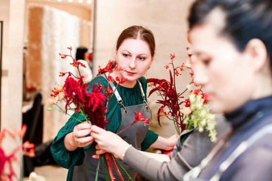 Guests composing bouquets during a flower art workshop