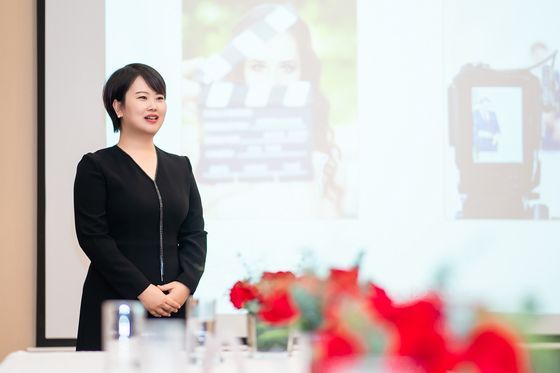 Speaker presenting during a public speaking workshop